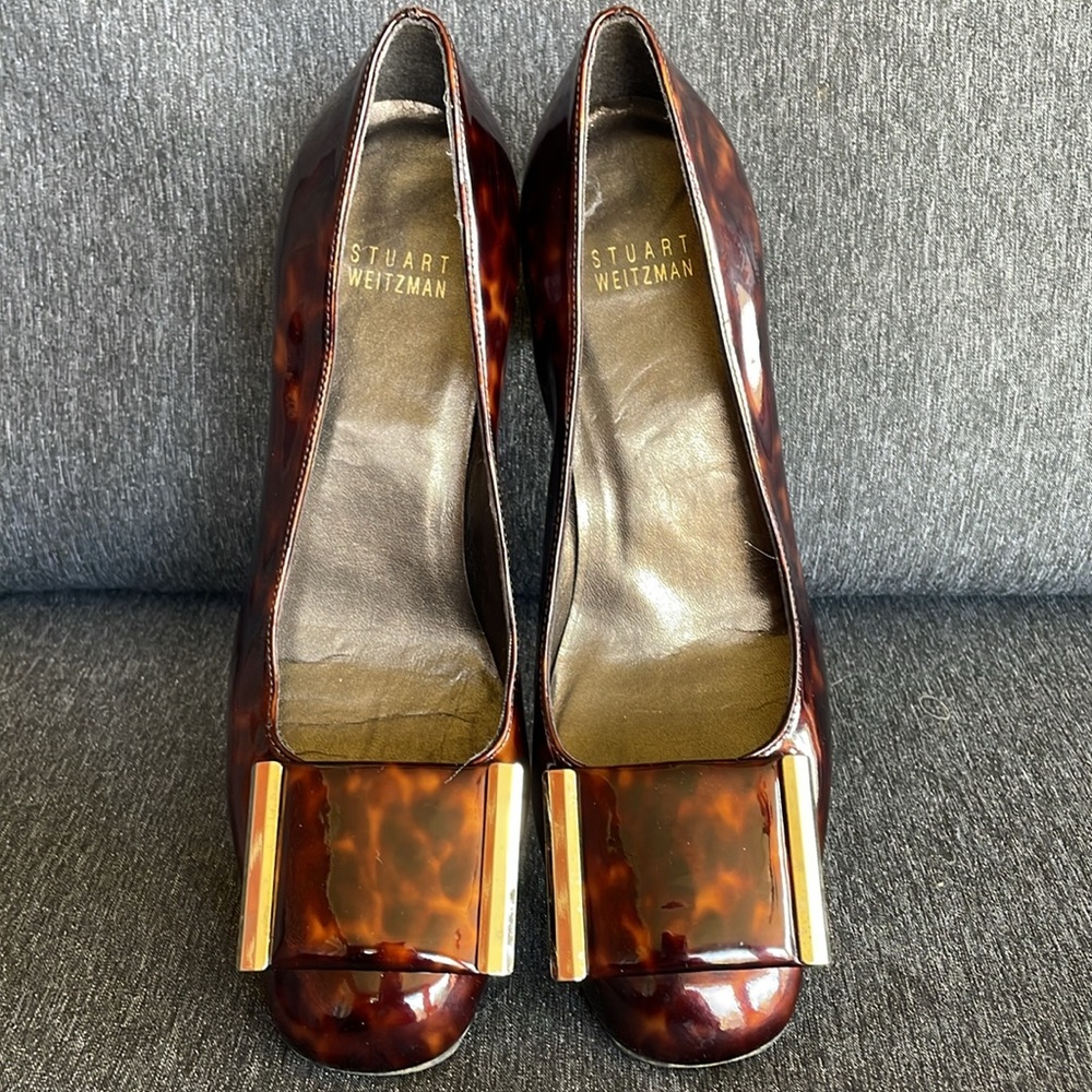 Stuart Weitzman patent tartaruga buckle all leather size 6 low heel shoes pumps